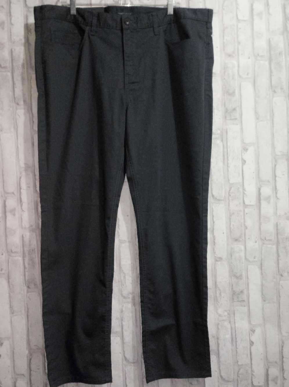 Perry Ellis slim fit low rise straight leg…